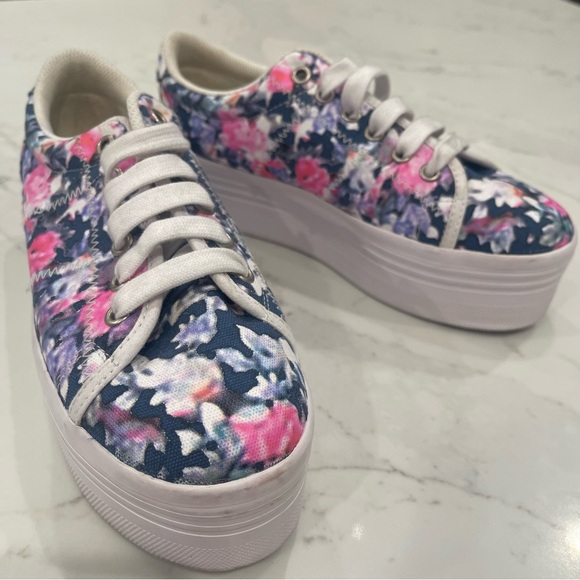 Jeffrey Campbell Shoes - Jeffrey Campbell floral platform sneakers